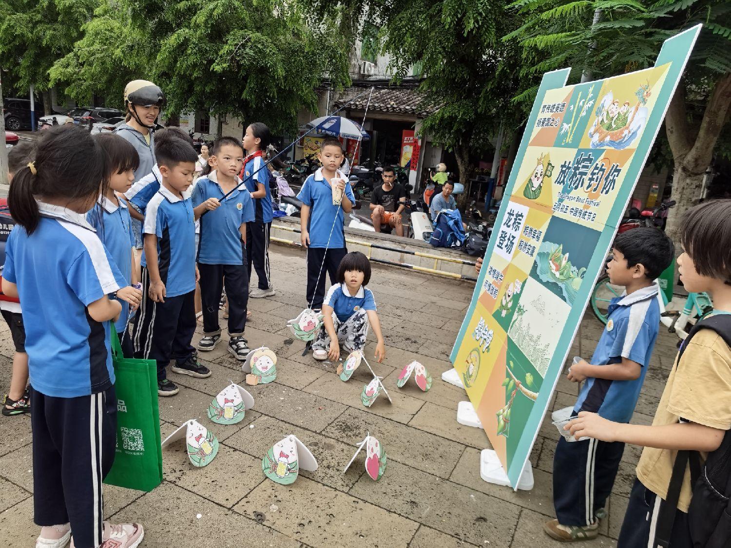 龙桥镇开展端午节暨《禁毒法》颁布实施纪念日宣传活动