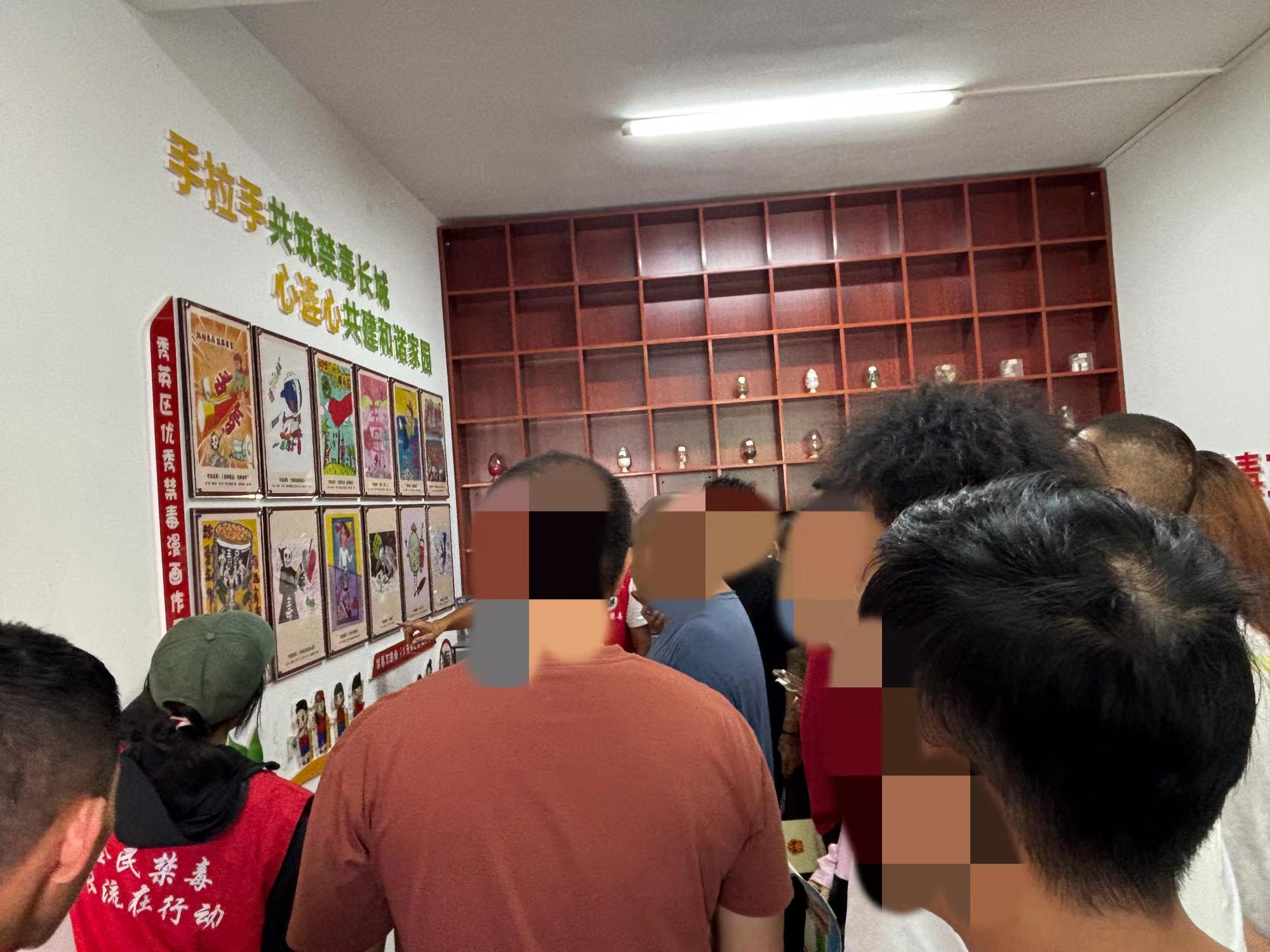 长流镇组织辖区矫正人员参观禁毒教育馆