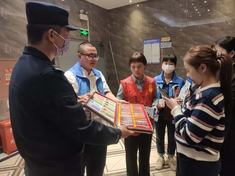 海秀街道开展安全隐患排查与禁毒普法宣传教育工作