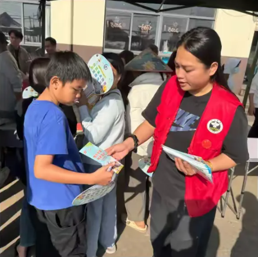 东山镇开展“自贸迎春,新风送福”迎新春文艺琼剧展演暨禁毒宣传活动