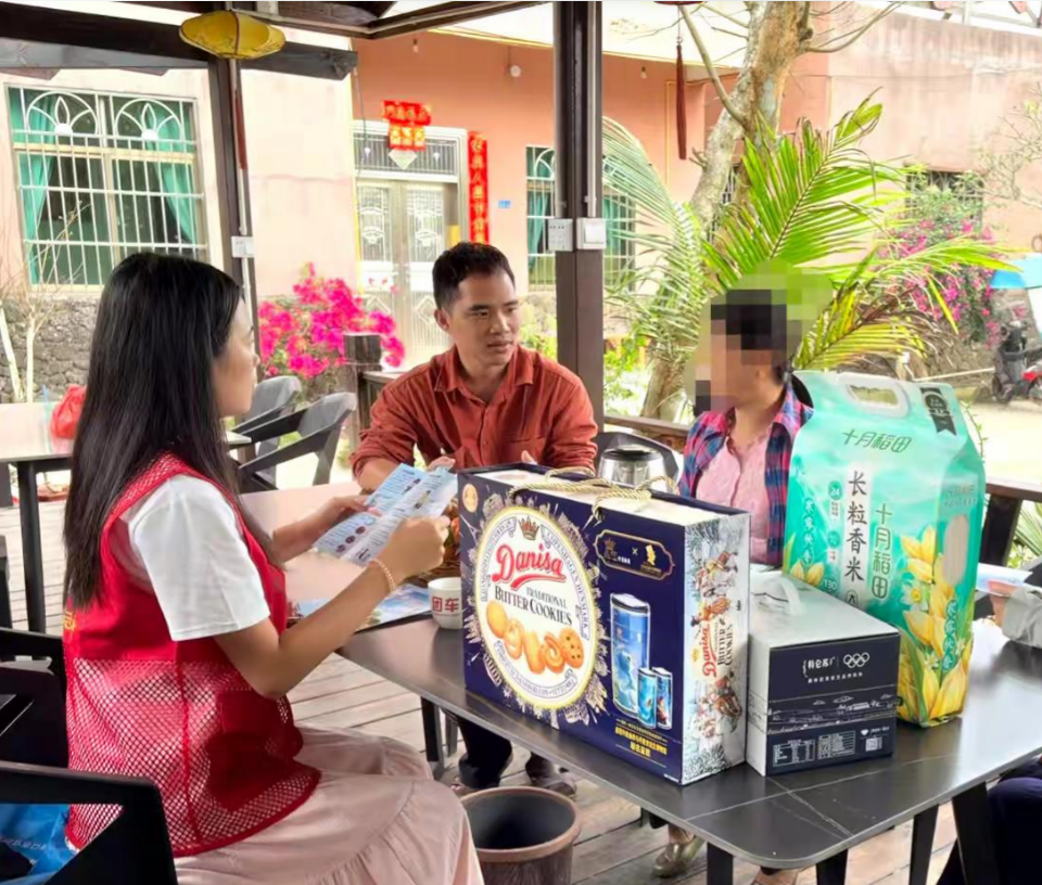 石山镇走访社会面未成年人家庭开展禁毒宣传教育与暖心帮扶活动