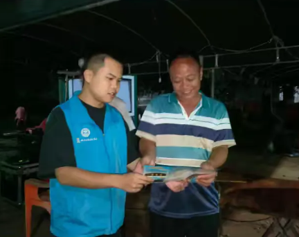 甲子镇开展“防范药物滥用”主题科普宣传暨惠民露天电影放映活动