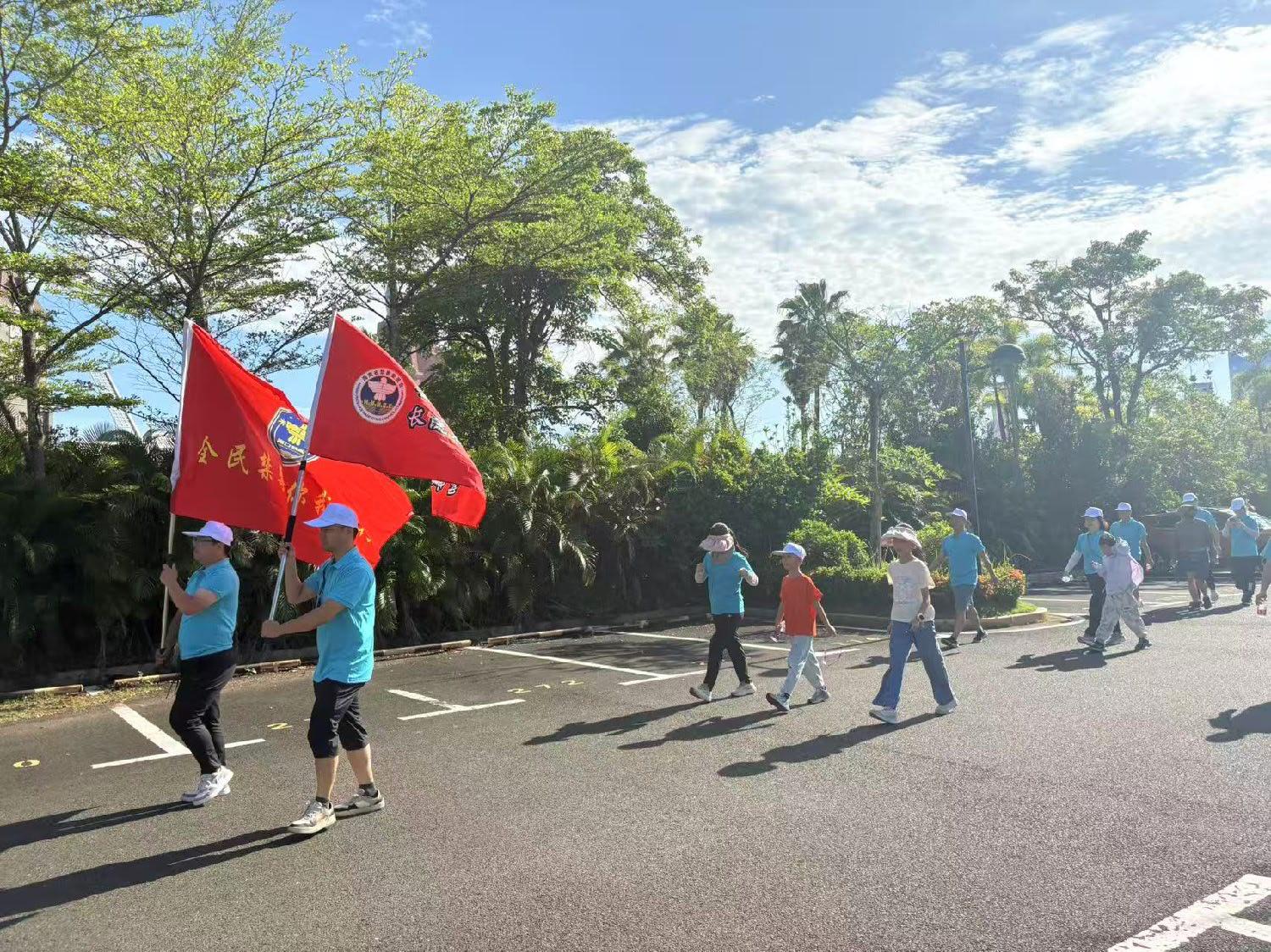 秀英区开展以“凝心聚力跟党走 活力奋进展风采”为主题的“工会杯”职工徒步暨禁毒宣传活动